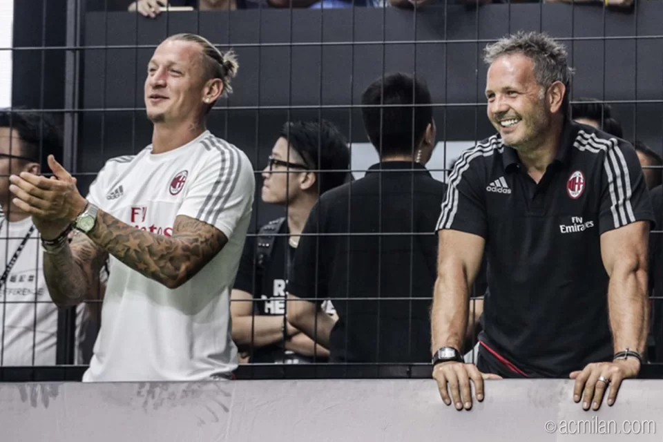 <i>Casa Milan</i>, prima di Genoa-Milan Mexes incontra i tifosi