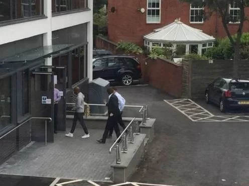 Premier League, come si cambia in 6 giorni: “Mercato? Amo il mio club e resterò qui”. Ma oggi firma con il Man City