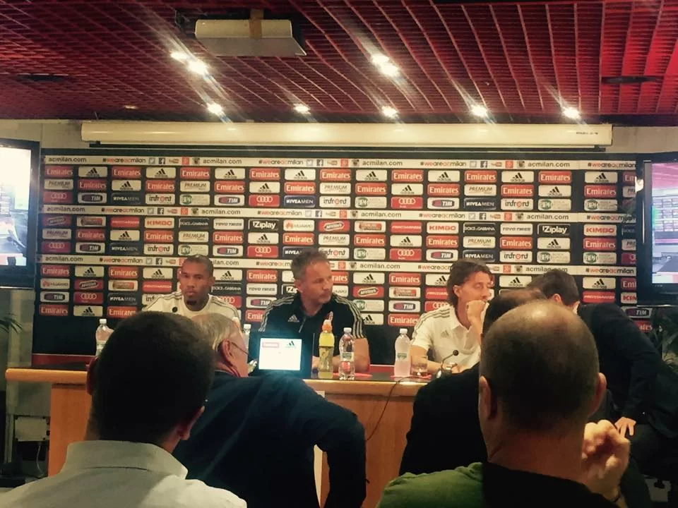 SM RELIVE/ Montolivo: “La Fiorentina sarà arrabbiata. Noi dobbiamo esserlo di più. De Jong: “L’anno scorso pareggiammo con un mio gol. Quest’anno voglio vincere”