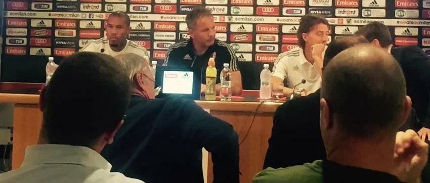 Conferenza pre-Bologna, Montolivo: “Rispettiamo la Curva, ma ci serve il loro sostegno”. De Jong: “Continuiamo così”