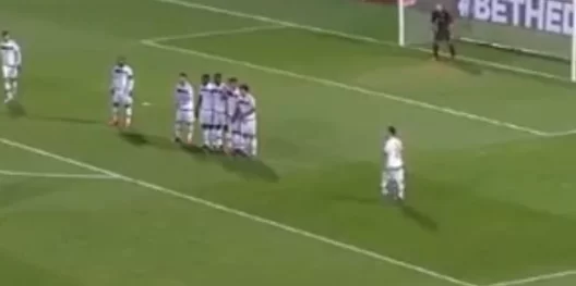 VIDEO – Incredibile schema su punizione! Guardate cosa hanno combinato i calciatori del Gent