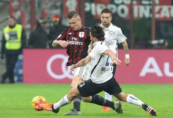 Kucka ammonito nel finale di Milan-Crotone: salterà per squalifica la gara con la Roma