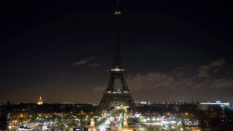 Terrore a Parigi: oltre cento morti a causa di attentati in varie zone della città. SpazioMilan è con voi!