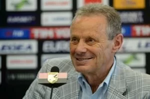 Un allenatore che duri almeno due stagioni di fila per Maurizio Zamparini.