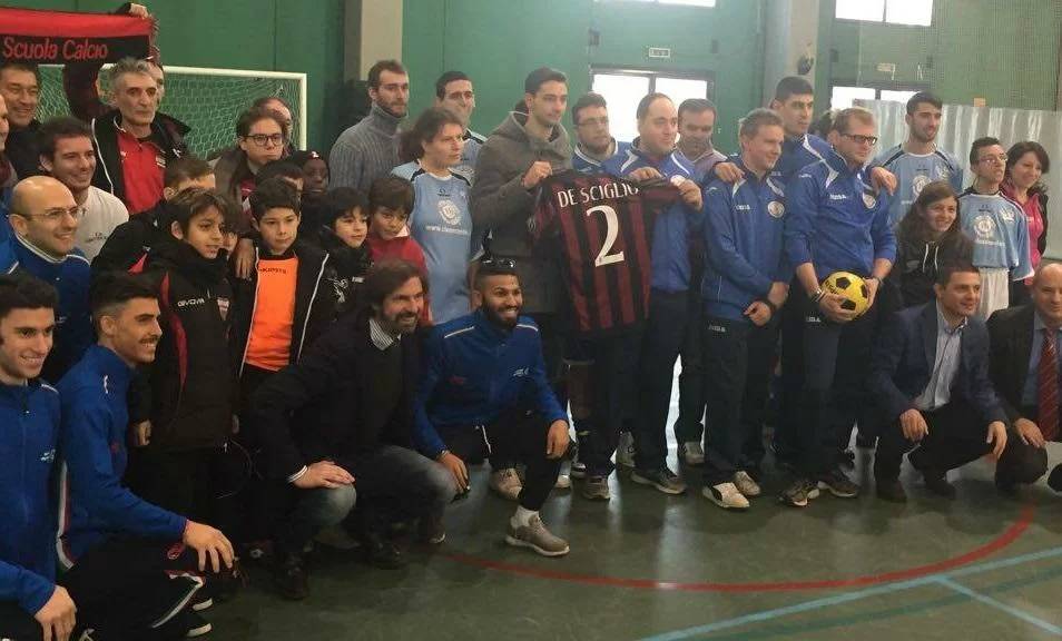 De Sciglio a <i>SM</i>: “Ho recuperato bene. Milan, non è un problema psicologico. Berlusconi ci dà una carica in più. Tifosi distanti”