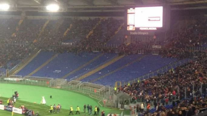 La Curva Sud della Roma tuona: “Ennesima figura di m****, domenica nessuno allo stadio!”