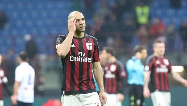 Milan, problema al ginocchio per Alex: domani gli accertamenti