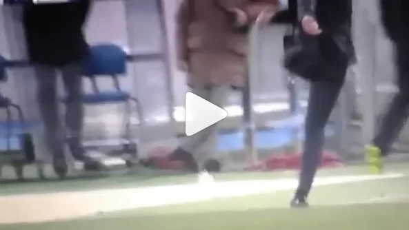 VIDEO – Il calcio di Mihajlovic alla bottiglia: ecco il gesto dell’espulsione