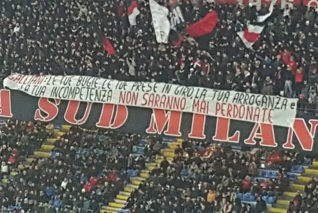 SM FOTO/ La Curva: “Galliani, le tue bugie e la tua incompetenza non saranno perdonate”