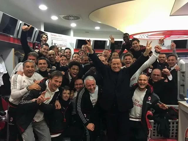 <i>GaSport</i>, Berlusconi negli spogliatoi: i complimenti, questa volta, sono tutti per il suo Milan