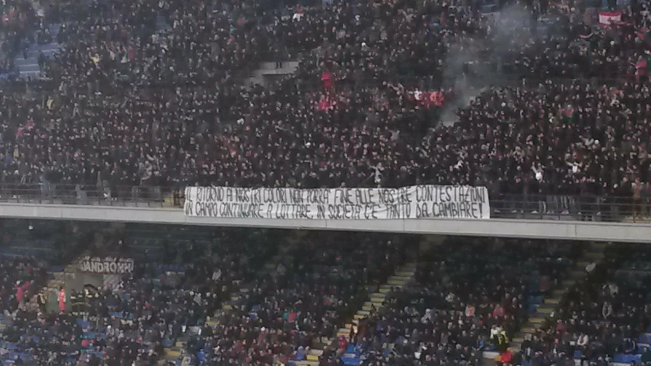 SM FOTO/ La Curva: “In campo continuare a lottare, in società c’è tanto da cambiare”