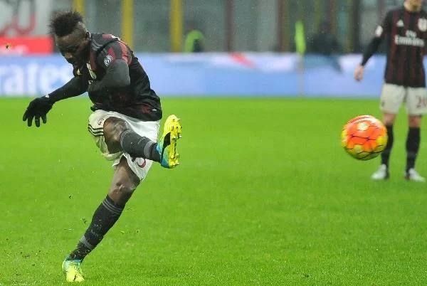 <i>Tuttosport</i>: Festa Milan, Balotelli in gol ma delude