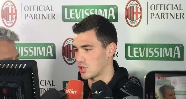 SM VIDEO/ Romagnoli: “Spero di diventare una bandiera del Milan e di andare all’Europeo. Crediamo alla Champions. Mihajlovic? Mi allineo con Abbiati. Su Balotelli…”
