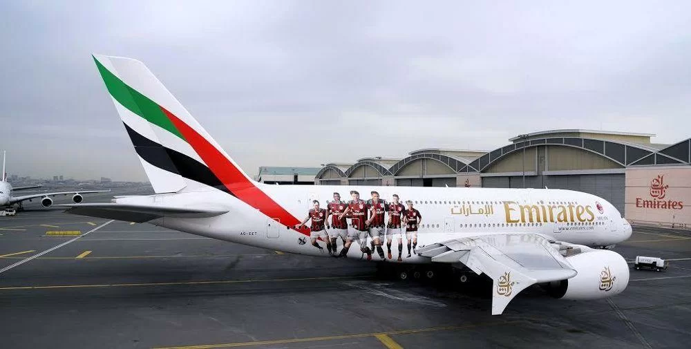 Emirates dedica un aereo al Milan. Barbara: “Legame ancora più forte coi nostri tifosi”