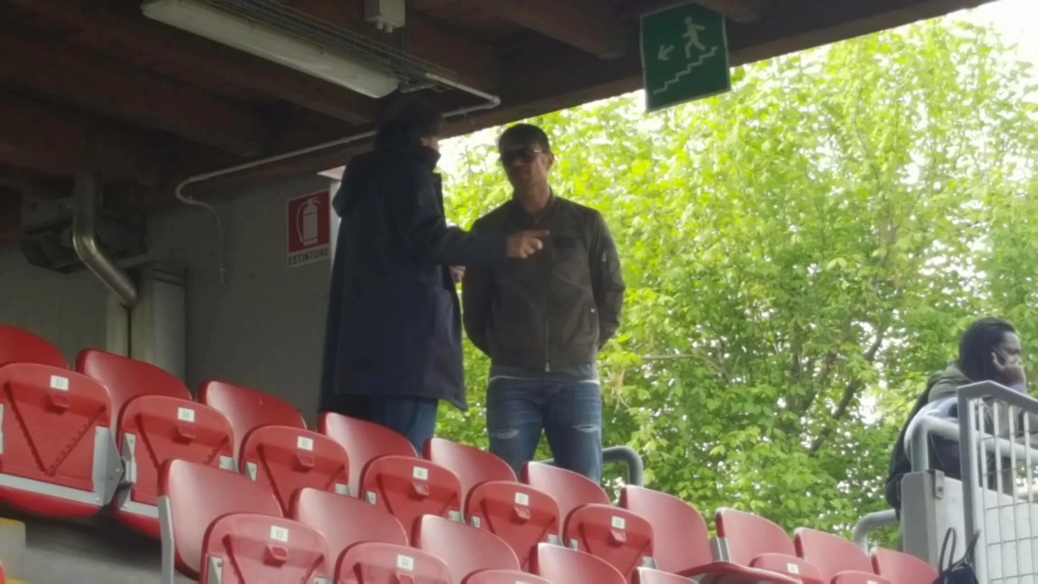 SportMediaset • Offese dell’arbitro ai calciatori del Milan alla base dell’ira di Conti e Maldini. E l’agente del terzino…