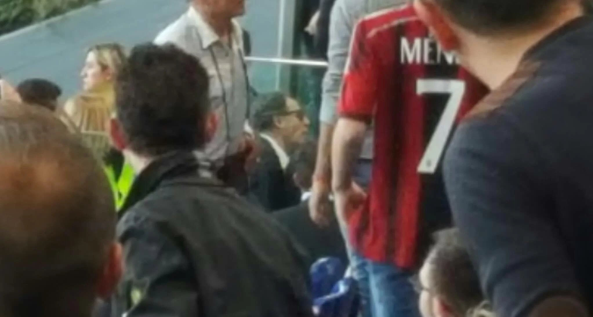 SM FOTO/ Baresi presente all’Olimpico: l’ex capitano accolto da un applauso scrosciante