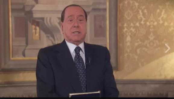 Berlusconi ai tifosi: “Mai visto un gioco così brutto come quest’anno. Dopo 30 anni di caviale vorrei più eleganza oggi. Vendere? Ci provo da un anno, ma…”
