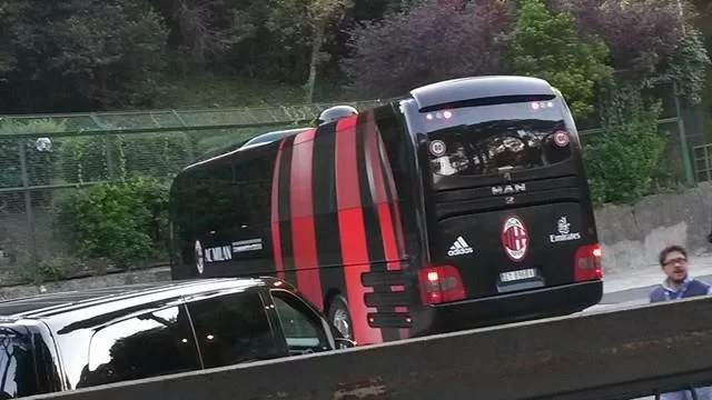 Il pullman del Milan è partito in direzione Verona