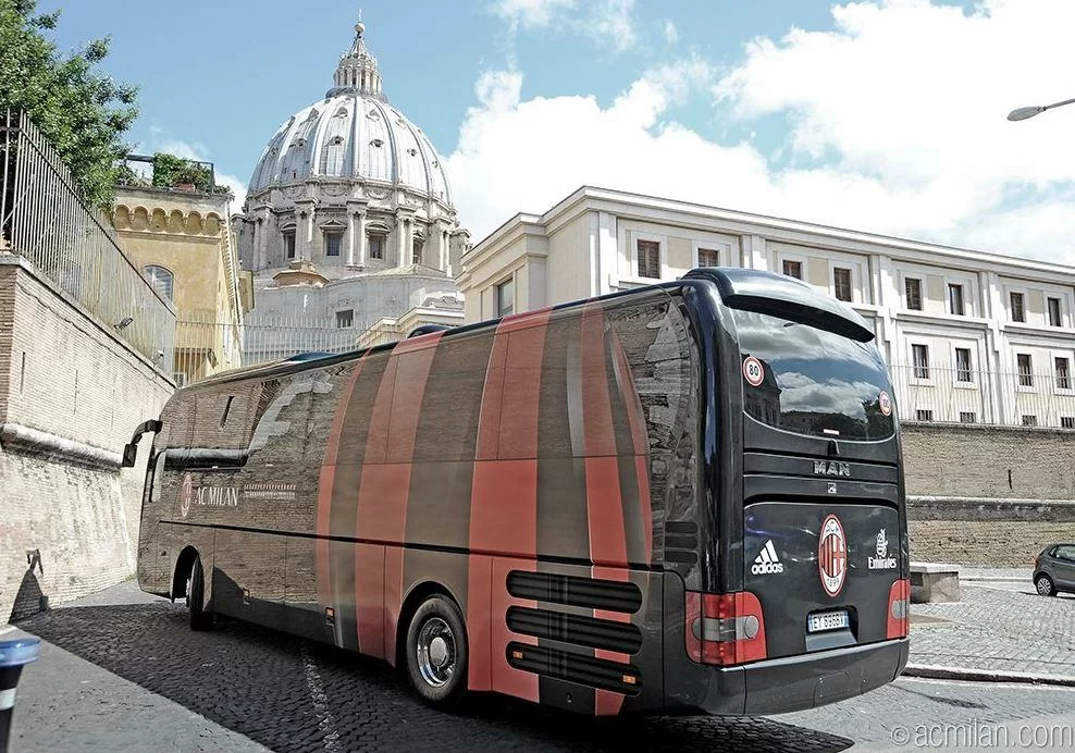 Milan e Juventus in Vaticano, il messaggio di Papa Francesco: “Attirate l’ammirazione di tanti giovani, perciò siate campioni nella vita!”
