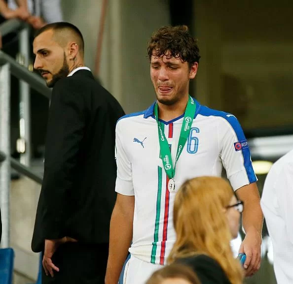 A testa alta, campioni