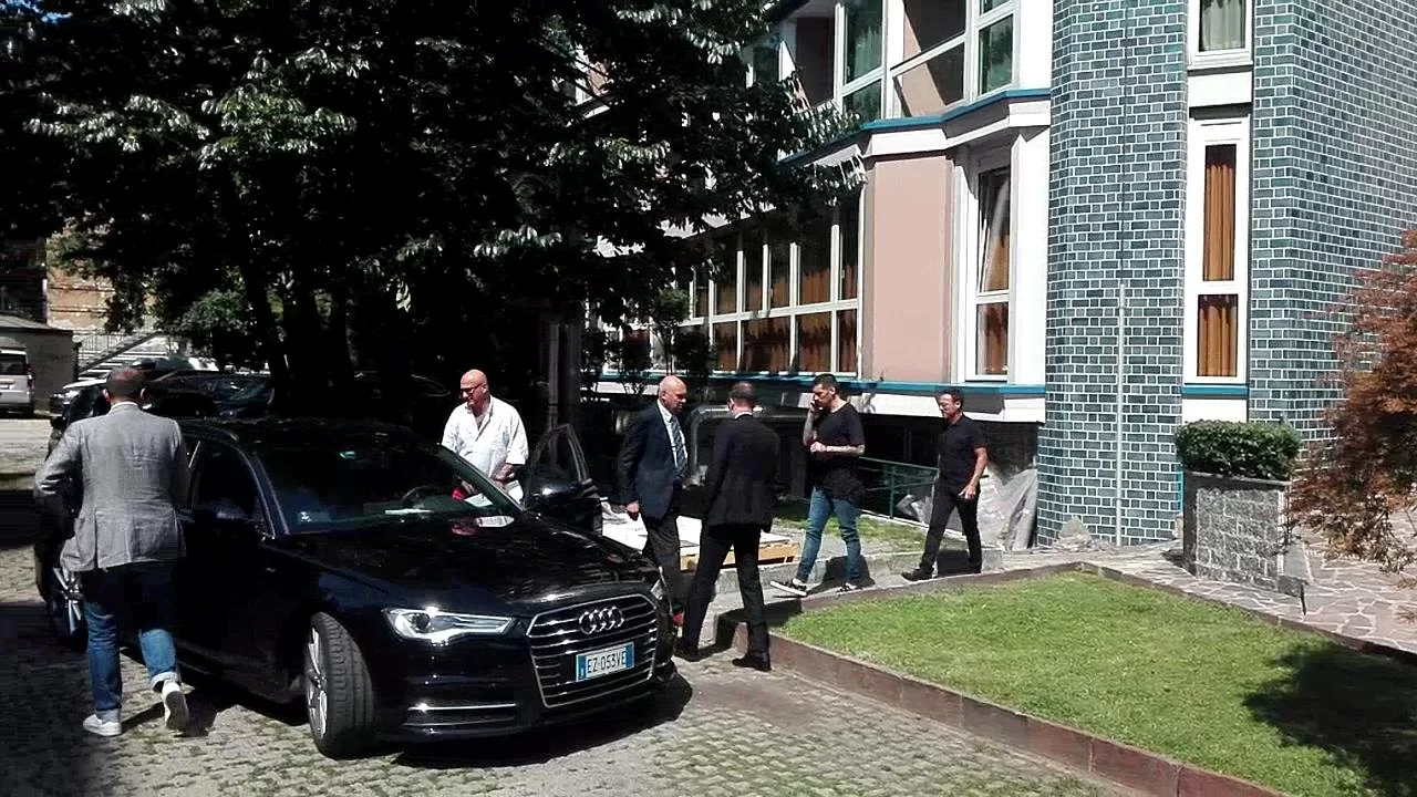 SM VIDEO/ Terminate le visite, Sosa esce da La Madonnina e va verso Casa Milan