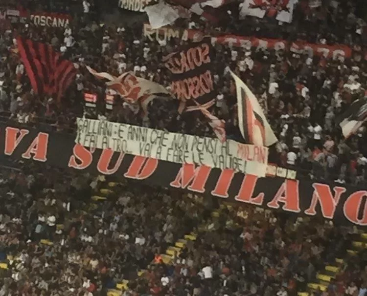 Curva Sud contro Galliani: “Non pensi al Milan da anni, prepara le valigie”