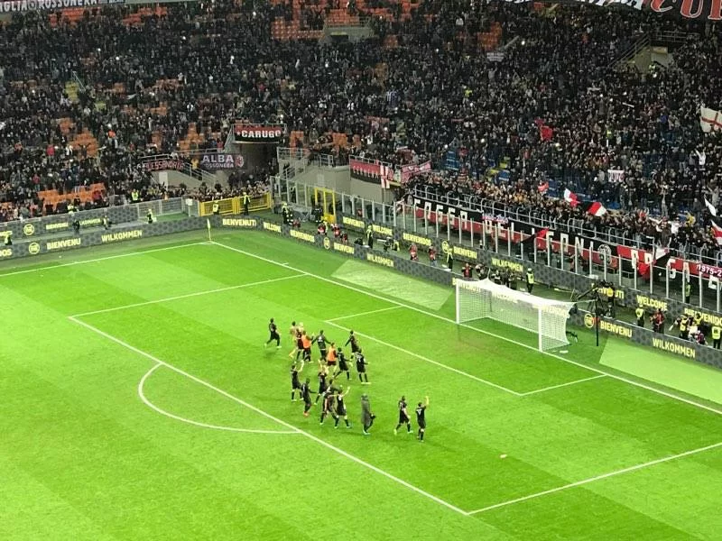 SM VIDEO/ Milan-Juventus, la corsa della squadra sotto la Curva Sud