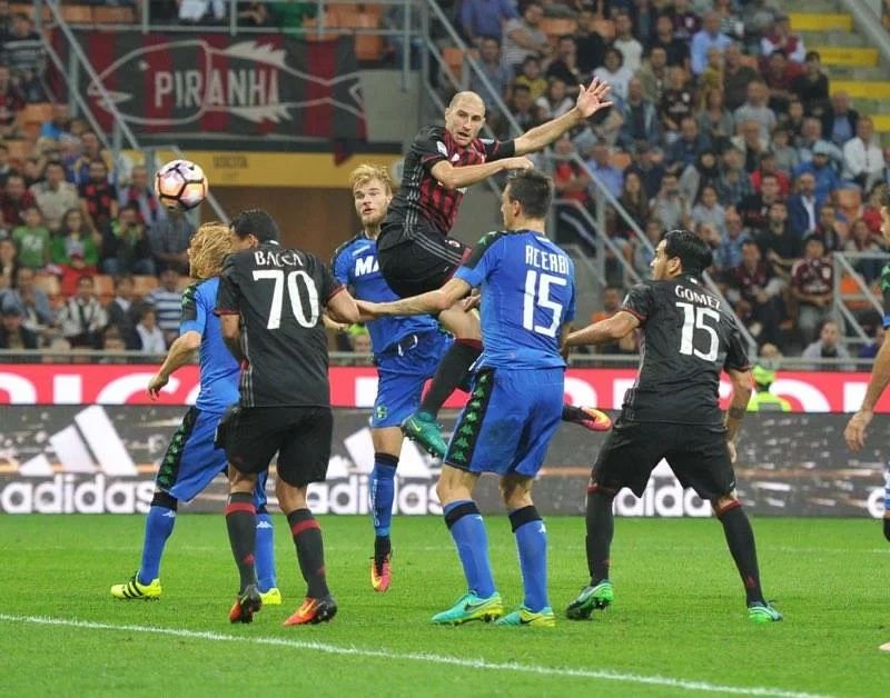 Tuttosport, è un pazzo Milan: esce Montolivo e i rossoneri risorgono
