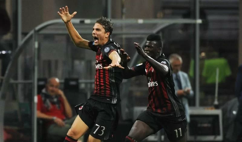 Locatelli e Montolivo, un giovane e il suo idolo fianco a fianco nel Milan