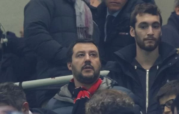 Salvini su Instagram: “Perché l’arbitro non è sceso in campo con la maglia bianconera?”