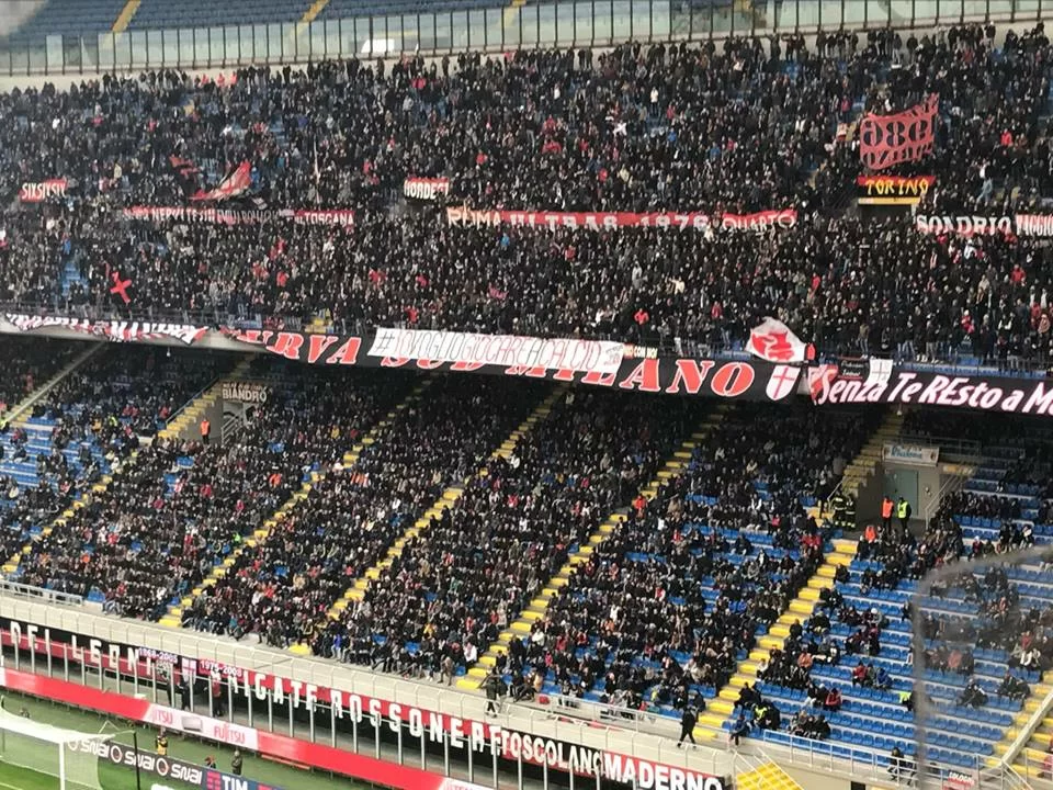 Inter-Milan, la Sud ripropone l’iniziativa: “In curva con la maglia rossa”
