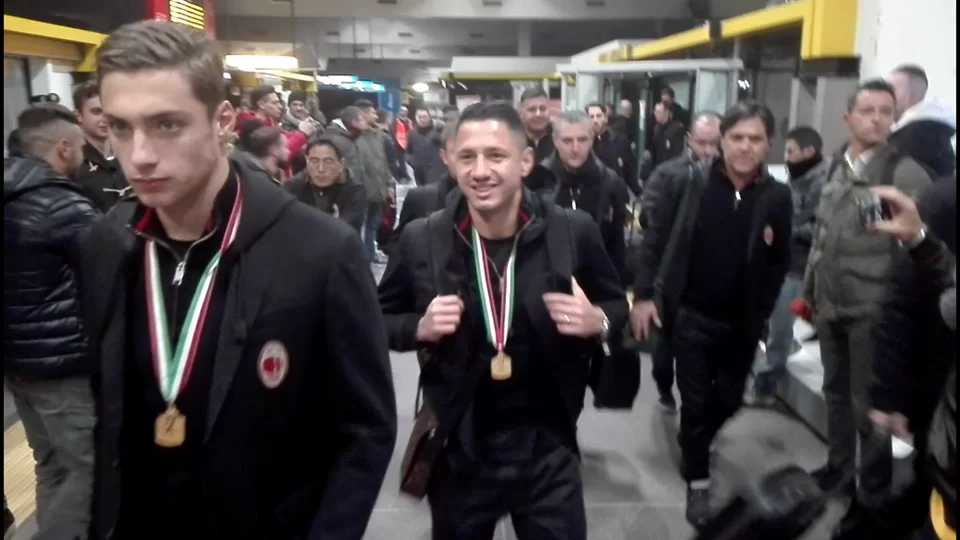 Instagram, Lapadula: “Che onore conoscere la Panini ed essere omaggiato di un quadro!”