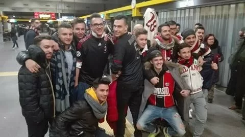 SM PHOTOGALLERY/ Le immagini dell’arrivo del Milan questa notte alla Malpensa