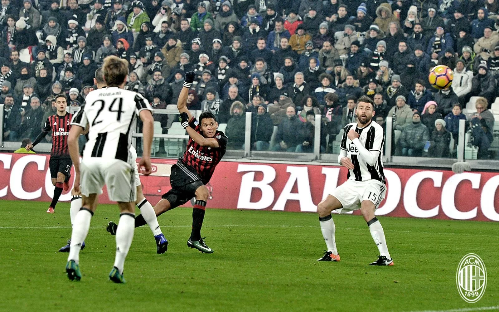 Milan, in gol anche allo Stadium: nove reti stagionali per Bacca