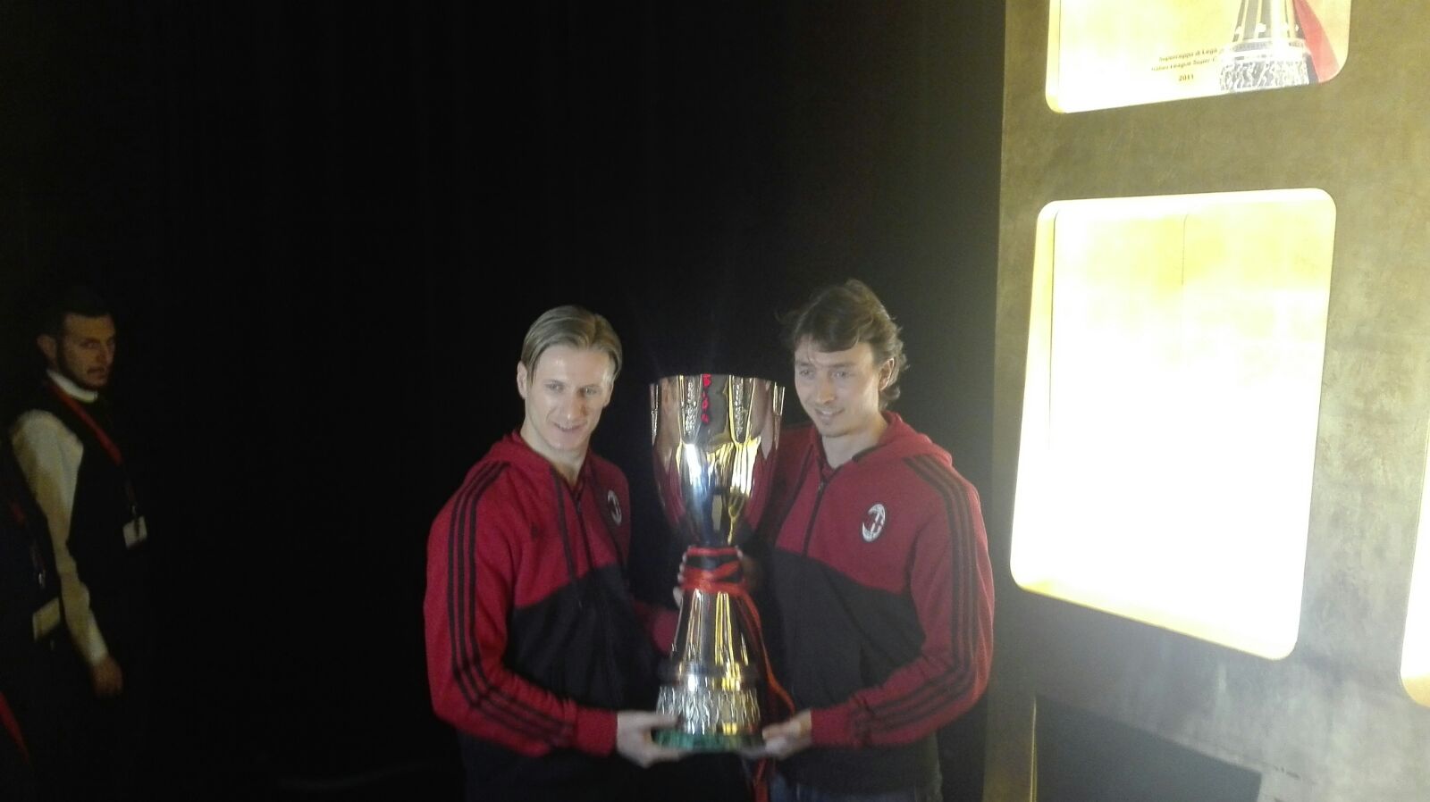 SM VIDEO/ La Supercoppa Italiana inserita nella sala delle coppe di Casa Milan