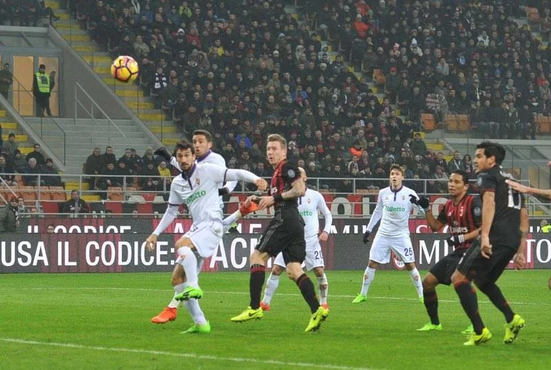 Gazzetta: Milan in campo a 61 ore dall’Inter. Compito arduo contro una Fiorentina imbattuta da sei giornate