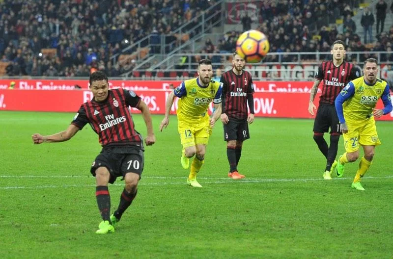 Gazzetta: Milan, rebus attacco. Cutrone la certezza, Silva e Kalinic i punti di domanda. E Bacca…