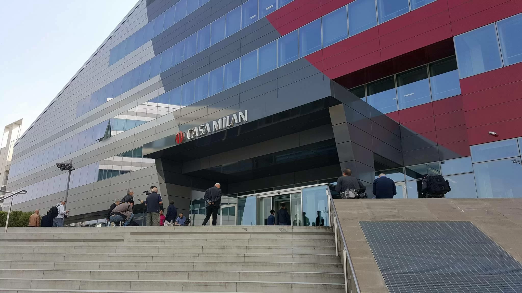 Casa Milan Higuain-Caldara