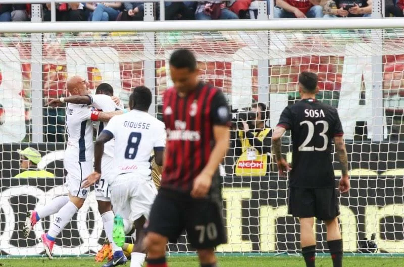 Sostituito e fischiato, ancora una volta. Il triste addio di Bacca