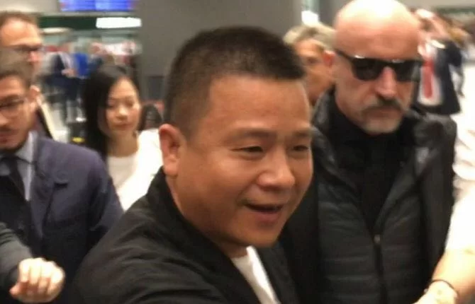 Sole 24 Ore: Yonghong Li ha due alternative per restituire il prestito ad Elliott