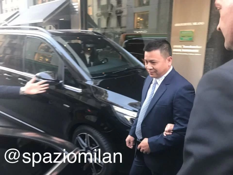 SM PHOTOGALLERY/ Yonghong Li lascia l’Armani Hotel e si dirige verso Arcore