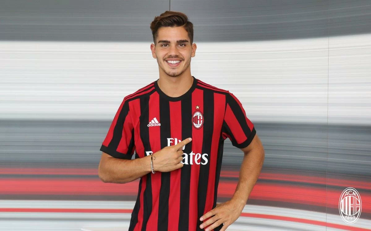 Locatelli e André Silva probabili titolari contro il Craiova. Out Montolivo e Cutrone