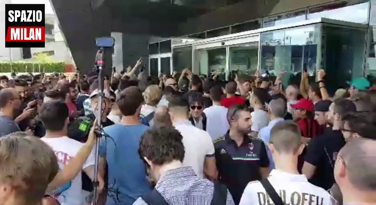 SM VIDEO/ Casa Milan, il coro c’è: “Leo Bonucci ce l’abbiamo noi!”