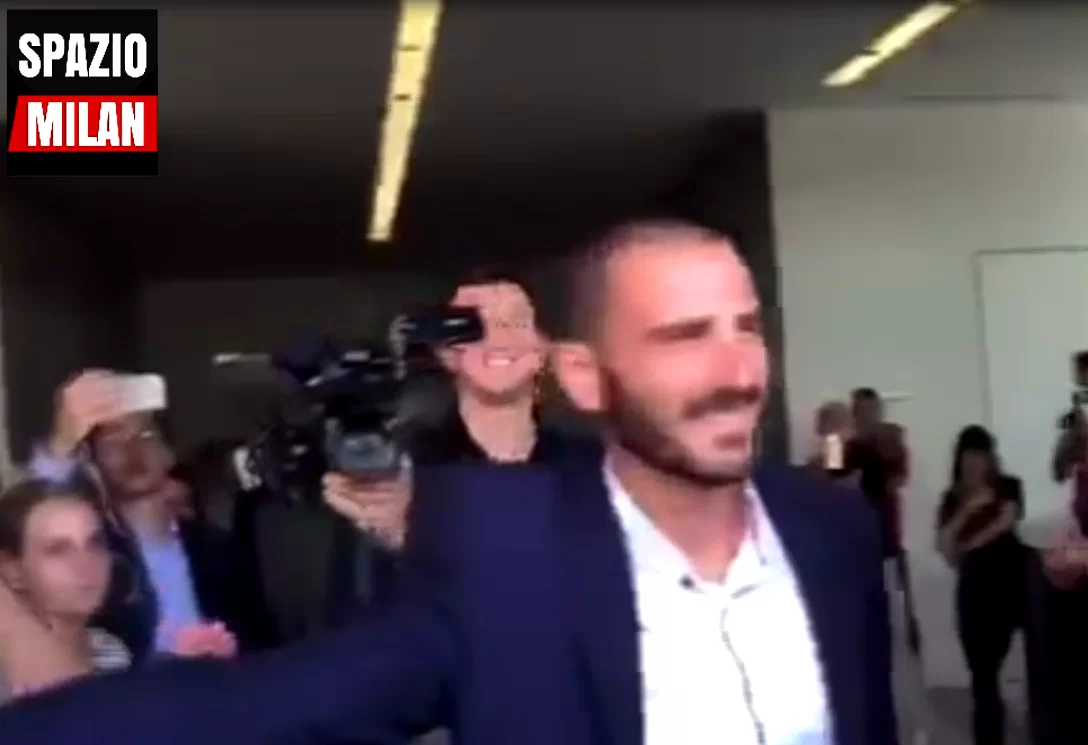 Instagram, Bonucci esulta dopo un colpo da biliardo in piscina