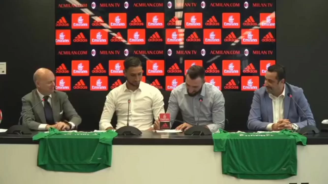 Il giornalista punzecchia i Donnarumma: “La maledizione ha colpito la famiglia”