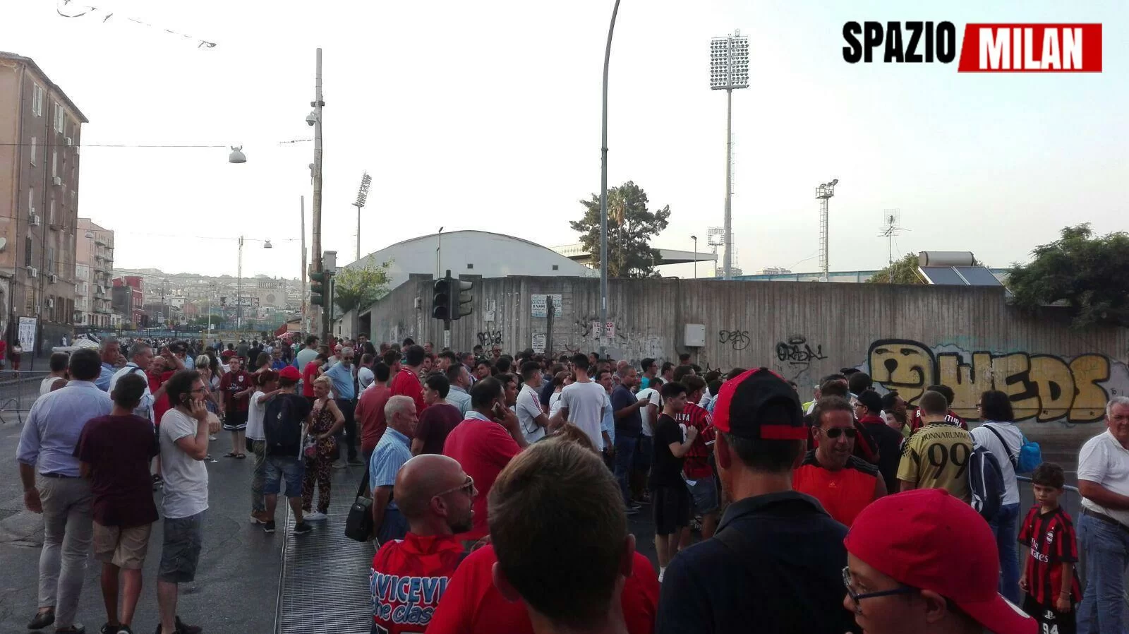 Milan, assaltato bus di tifosi rossoneri a Catania