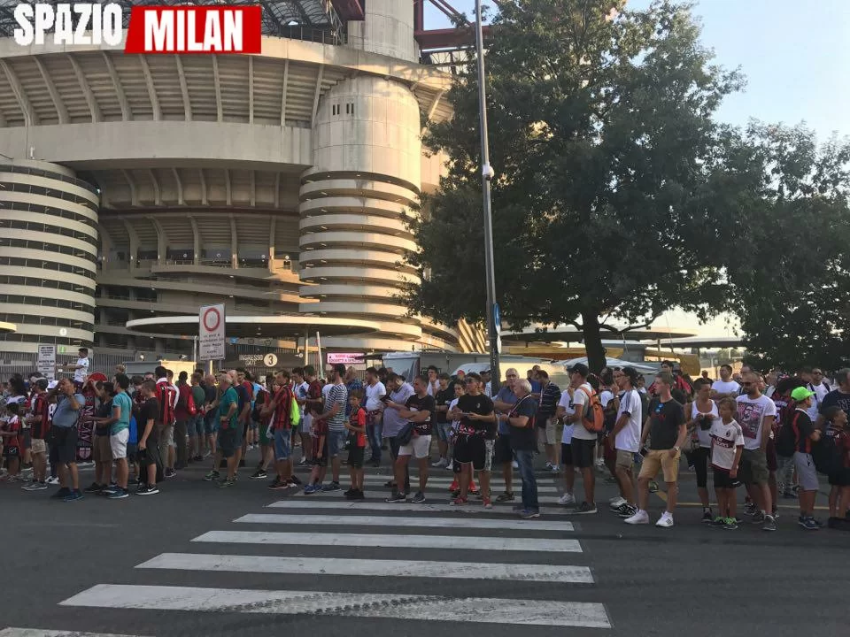 SM PHOTOGALLERY/ Milan-Shkendija: l’arrivo dei tifosi a San Siro