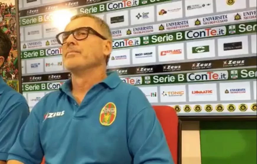 L’allenatore della Ternana scherza in conferenza stampa: “Ibrahimović da noi farebbe fatica”