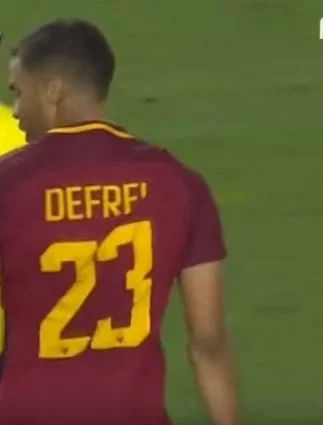 Roma, Defrel in dubbio contro il Milan: problema al flessore per il francese
