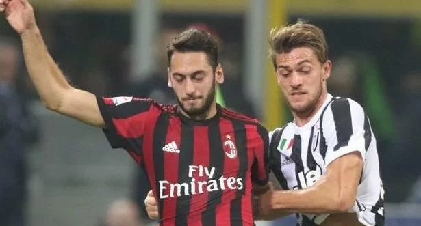 Il 4-2-3-1 bianconero che esalta la capolista contro un Milan affamato: la sfida di Torino non è decisa in partenza